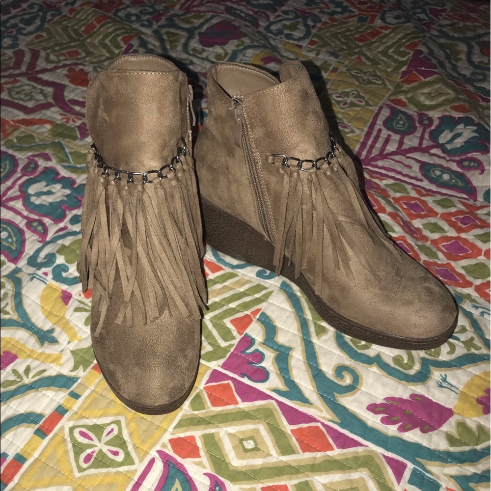 EUC Wedge booties